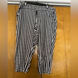 Time and Tru Black and White Checkered Capris
